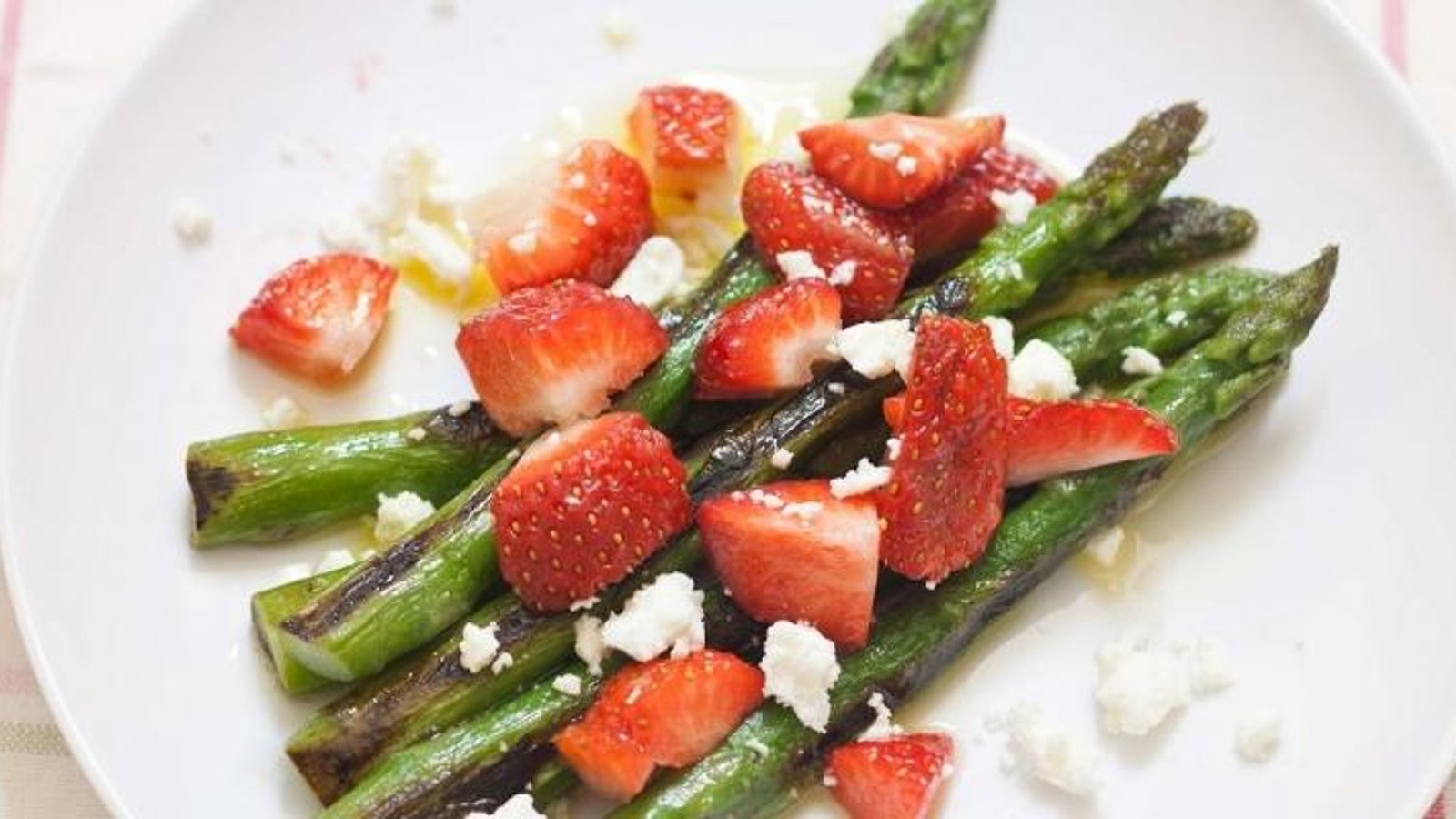 L'exemple parfait de la simplicité...La salade d'asperges et fraises