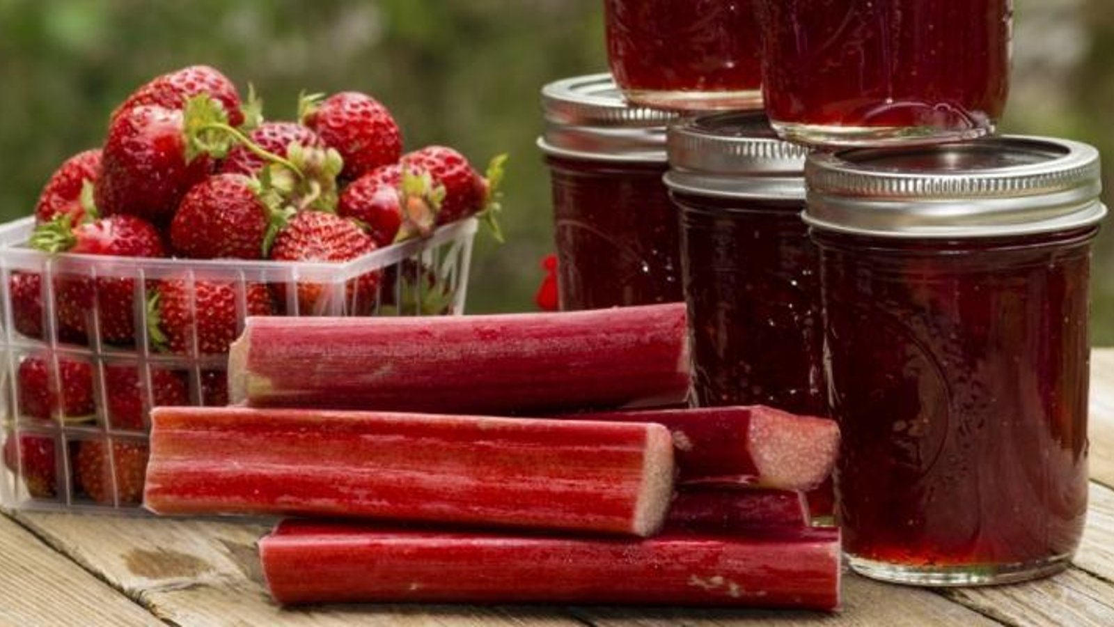  Confiture à la rhubarbe et aux fraises...en 3 ingrédients seulement