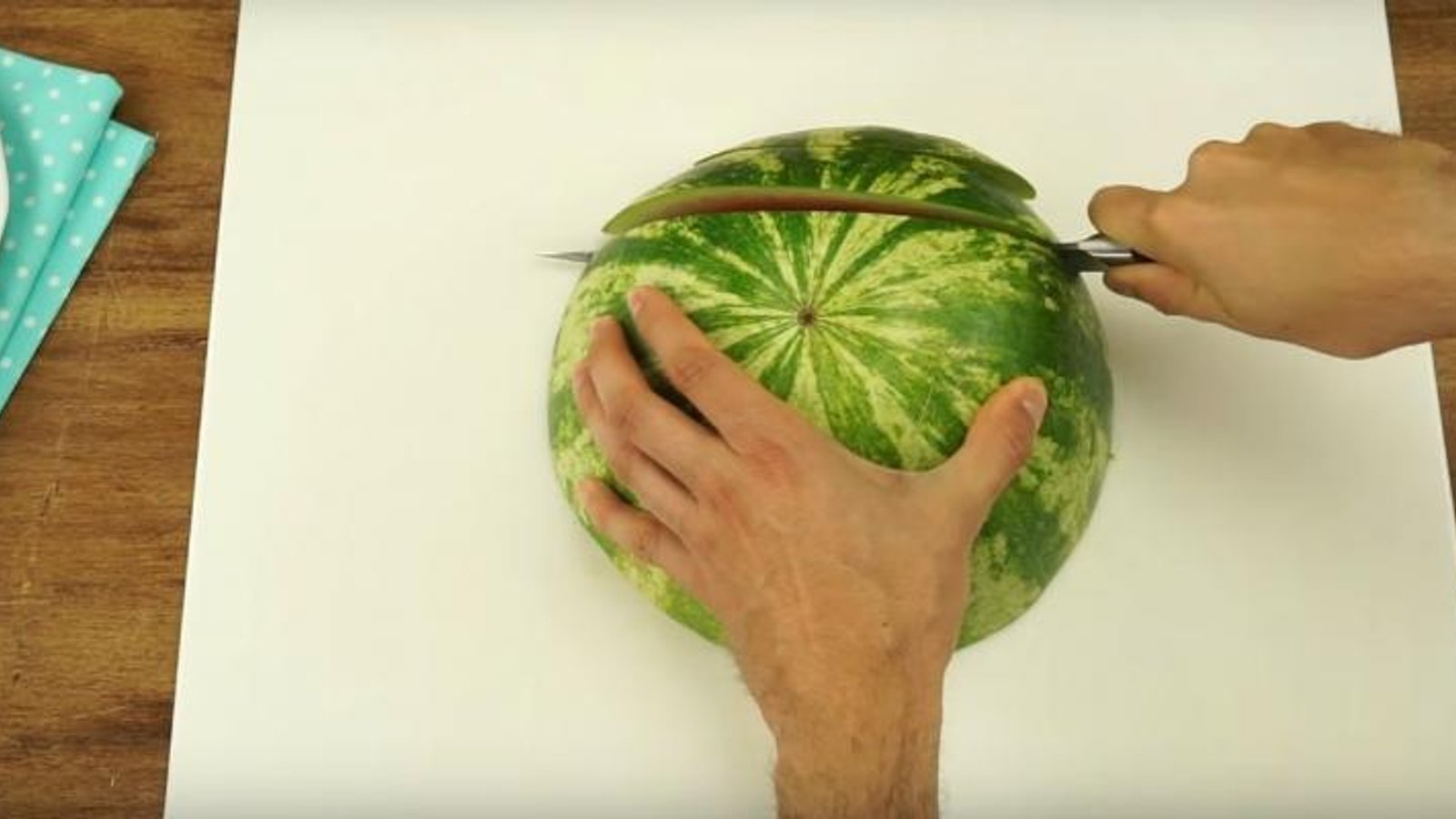 Cette technique est la PLUS FACILE à utiliser pour découper un melon d'eau!