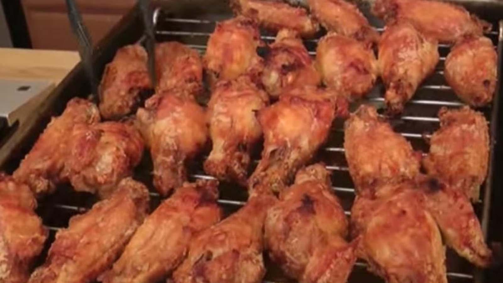Extra crispy chicken wings without frying, we love it!