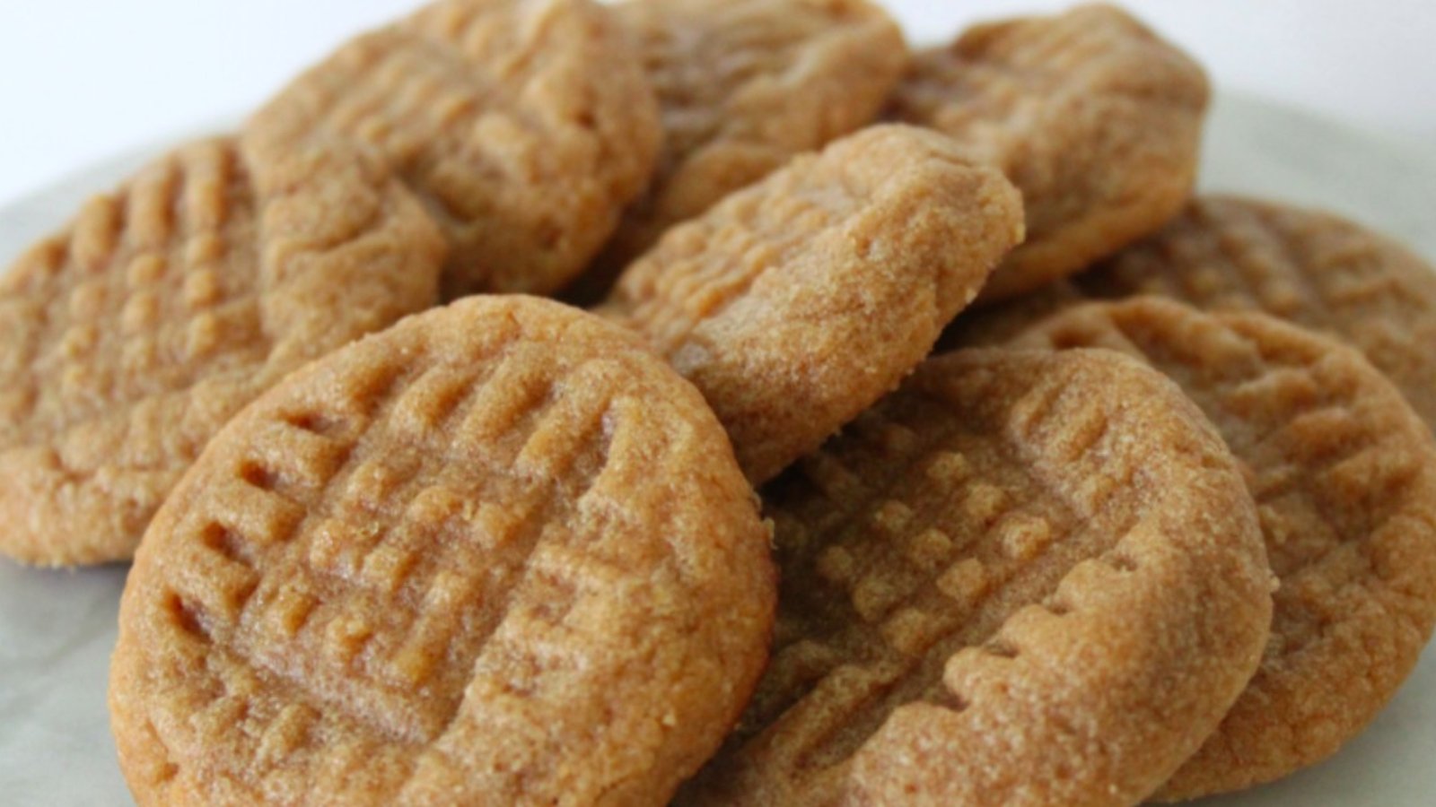 Réalisez des biscuits mous au beurre d'arachides avec seulement 3 ingrédients!