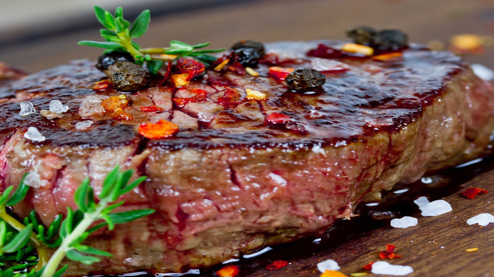 Balsamique, ail et cassonade : Une marinade à steak pratiquement imbattable!