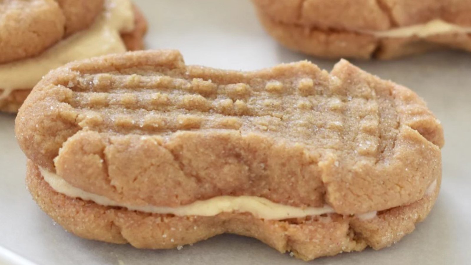 Une bonne vieille recette de nos grands-mères... Le classique biscuit au beurre d'arachide en forme de peanut!