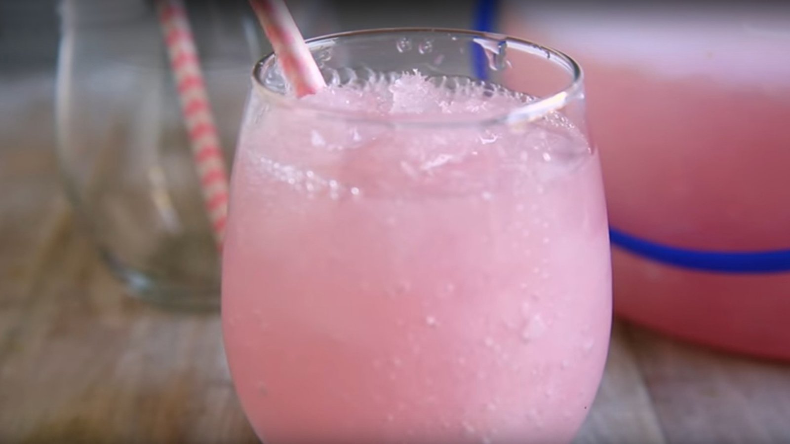 Slush Vodka &amp;amp;amp; limonade rose! La touche festive qu'il vous faut cet été!