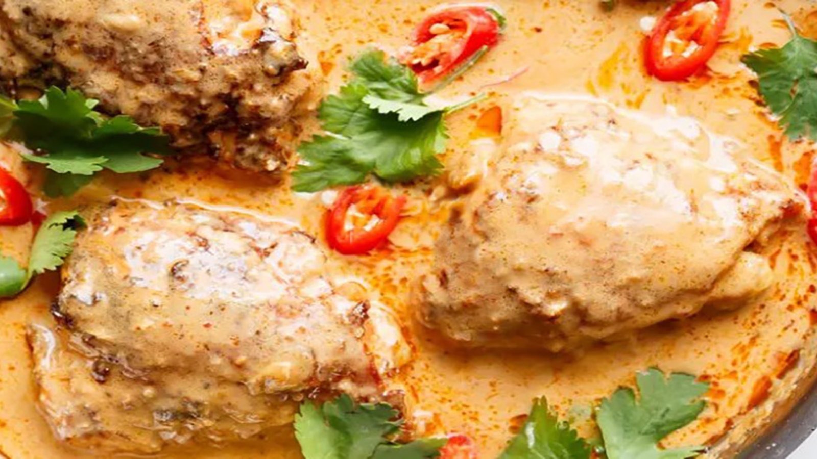 Poulet à la thaïe au curry rouge, laissez-vous charmer, car c'est tout un délice!