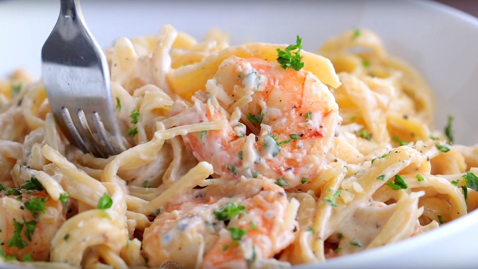 Fettucine aux crevettes  : Savoureux, facile à faire et parfait pour un horaire chargé!