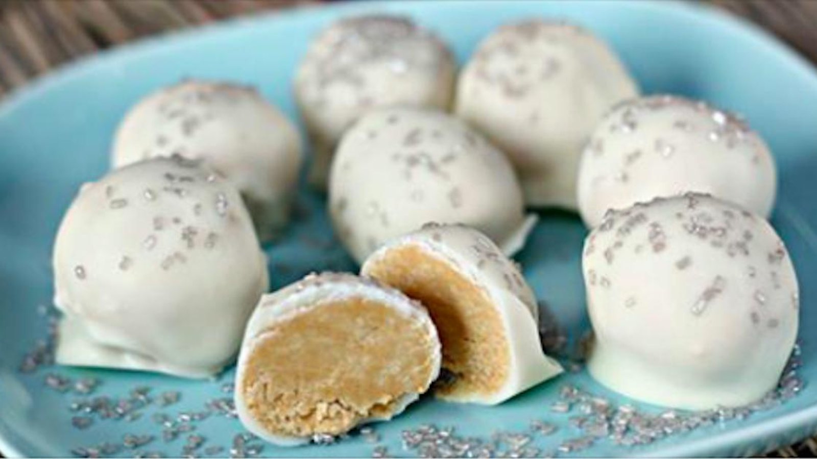 Biscotti palla di neve senza cottura al burro di arachidi: il regalo perfetto per le vacanze!