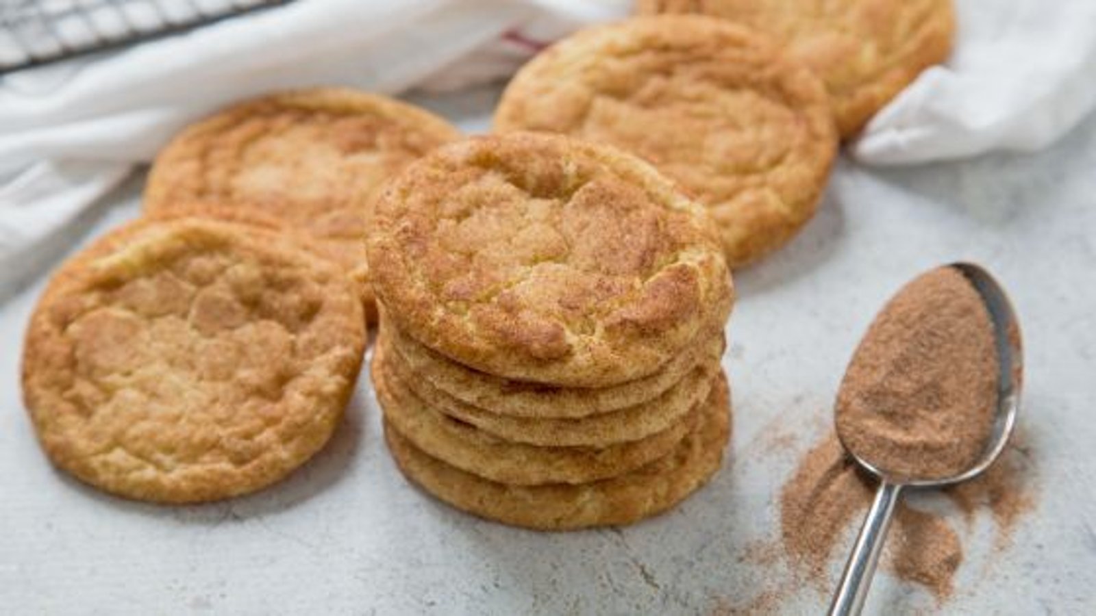 Adorerai questi biscotti gommosi con zucchero e cannella!