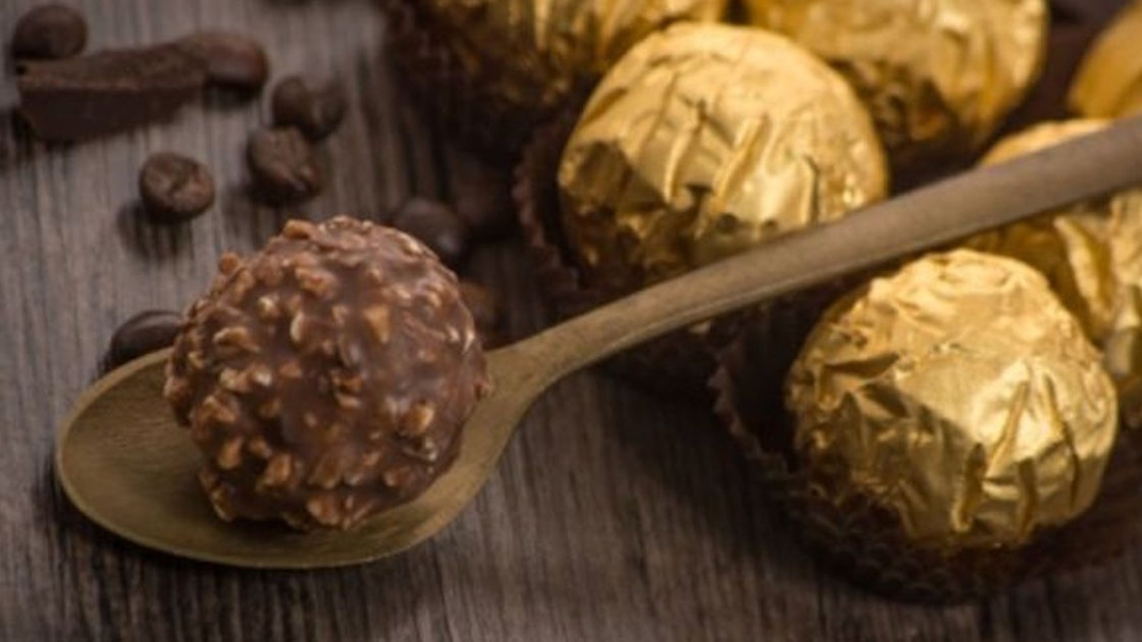 Comment faire des “Ferrero Rocher” maison (avec du Nutella aussi fait maison)!