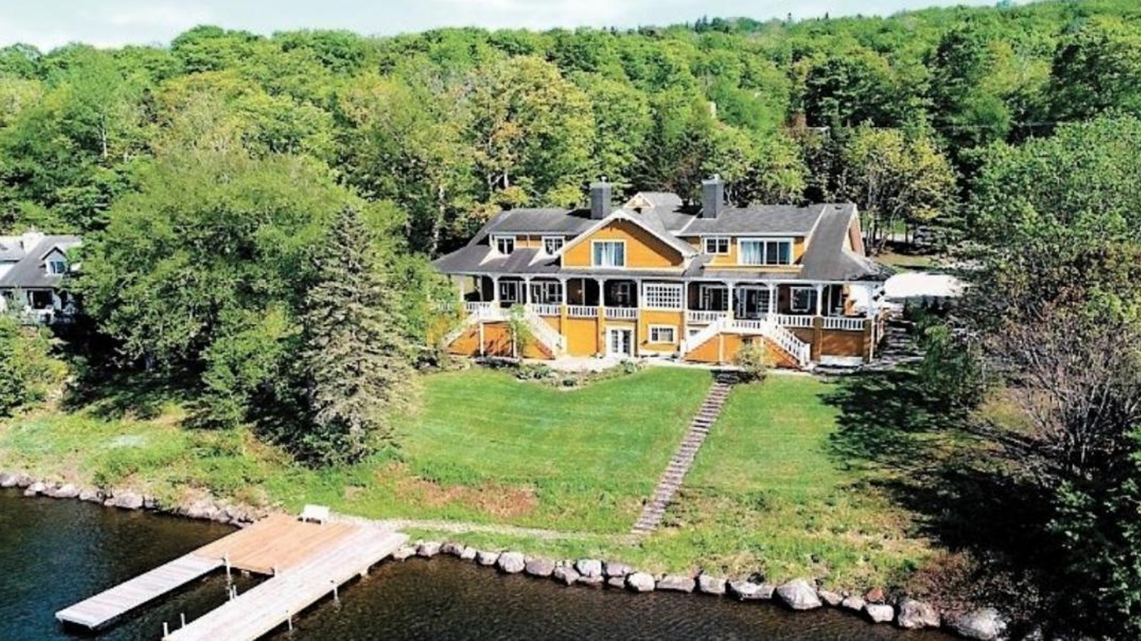 Un joueur de hockey achète une maison de 2 millions $ à Lac-Beauport pour la détruire