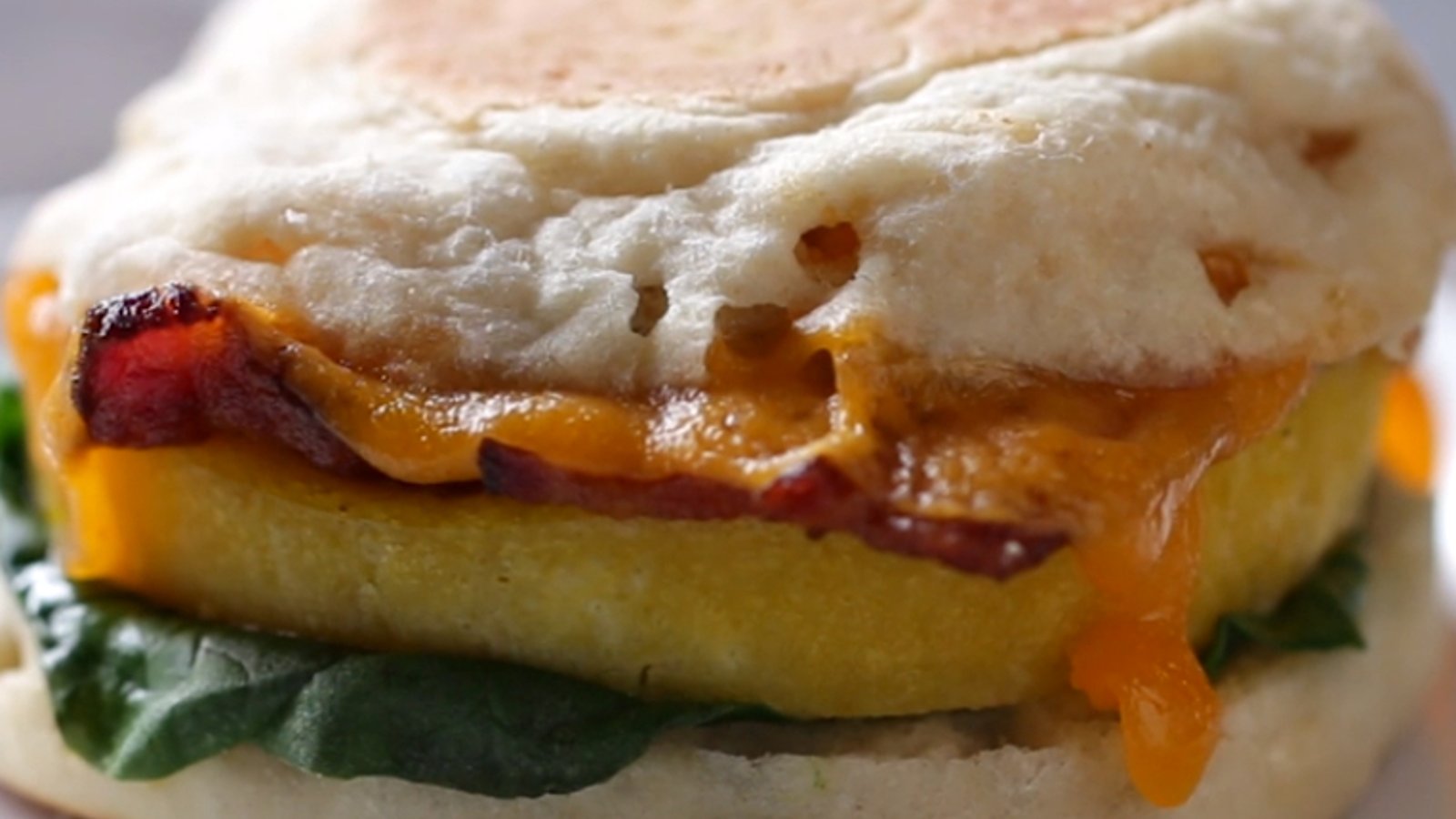 Essayez ces sandwichs déjeuners qui se font en un rien de temps au micro-ondes