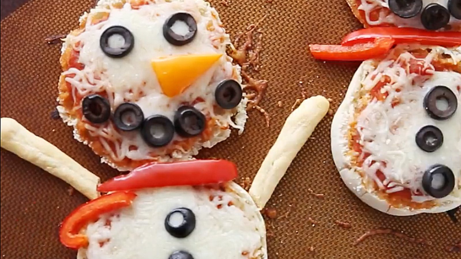 Amusantes pizzas sur muffin anglais pour les petits
