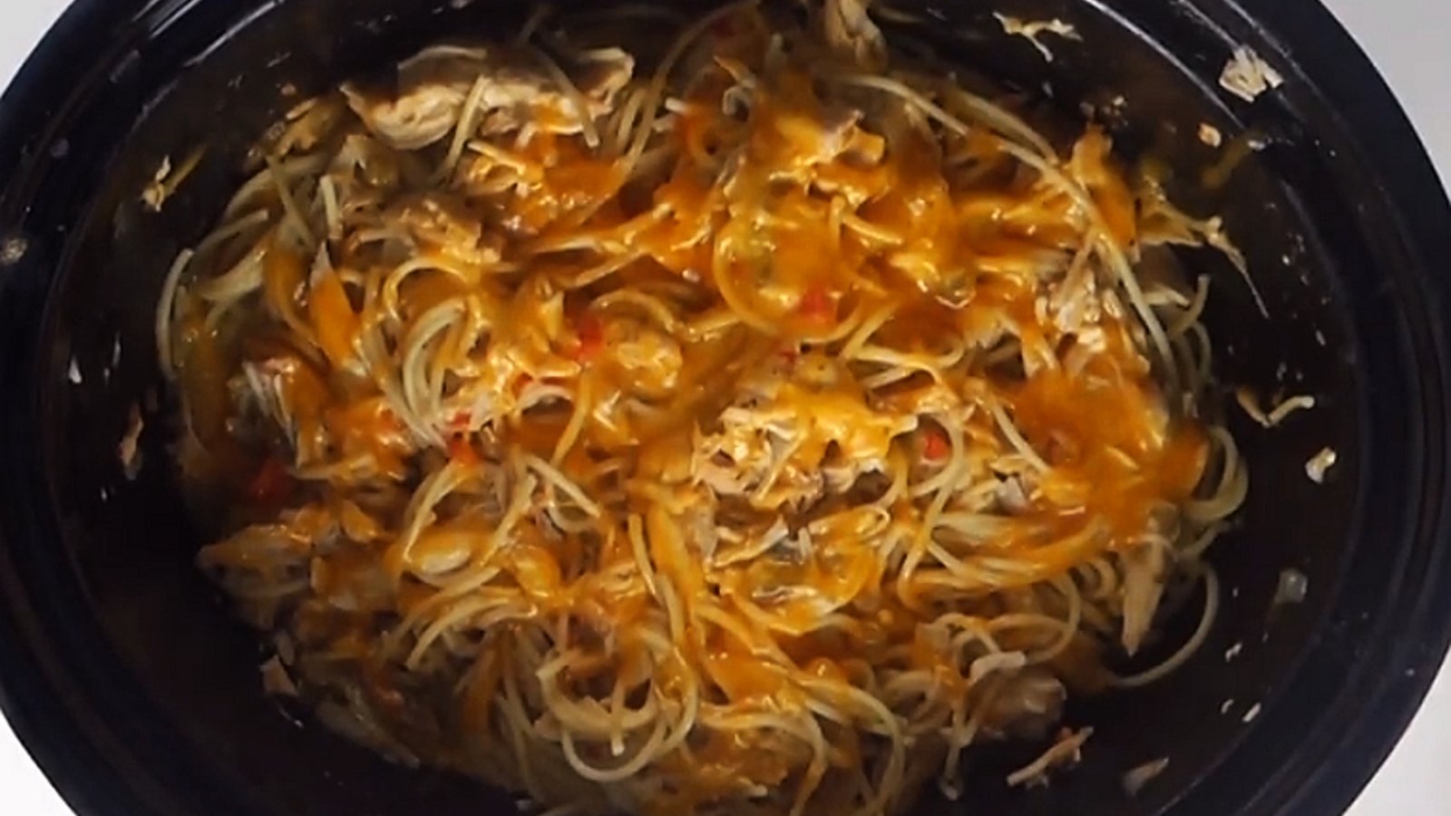 Spaghetti au poulet crémeux cuit à la mijoteuse