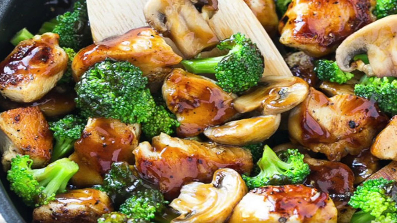 Poulet, brocoli et champignons pour un souper parfait 