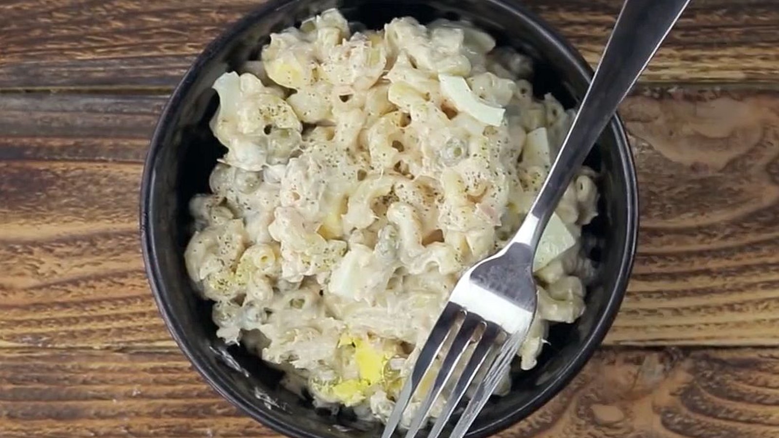 Salade classique de macaroni au thon​