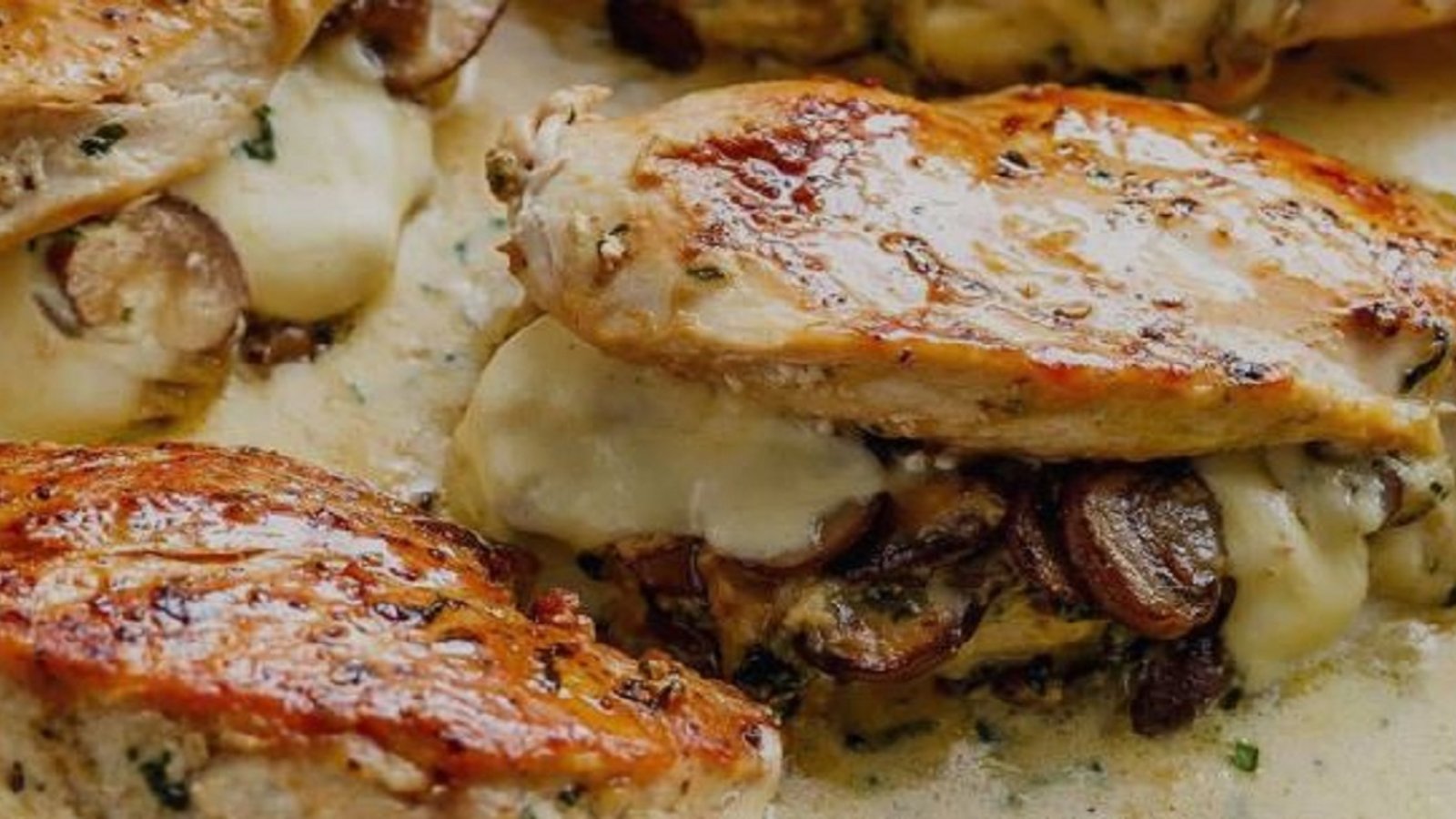 Filets de poulet pochés et sauce aux champignons - Ma cuisine