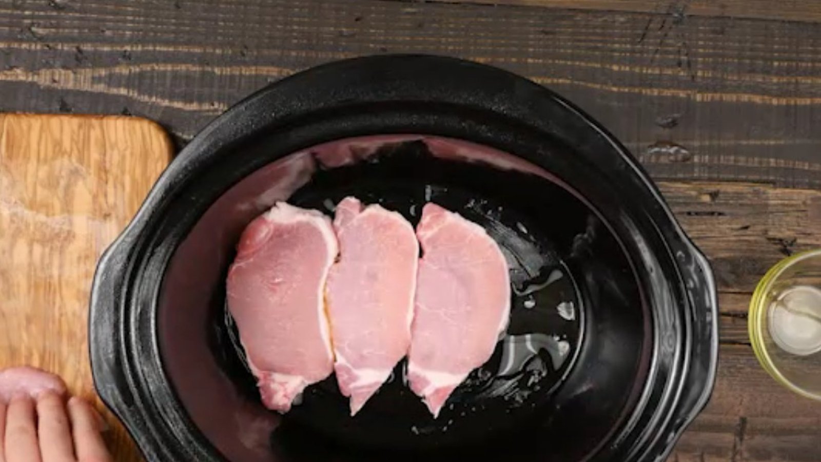Cette recette de côtelettes de porc à la mijoteuse est la meilleure qui soit