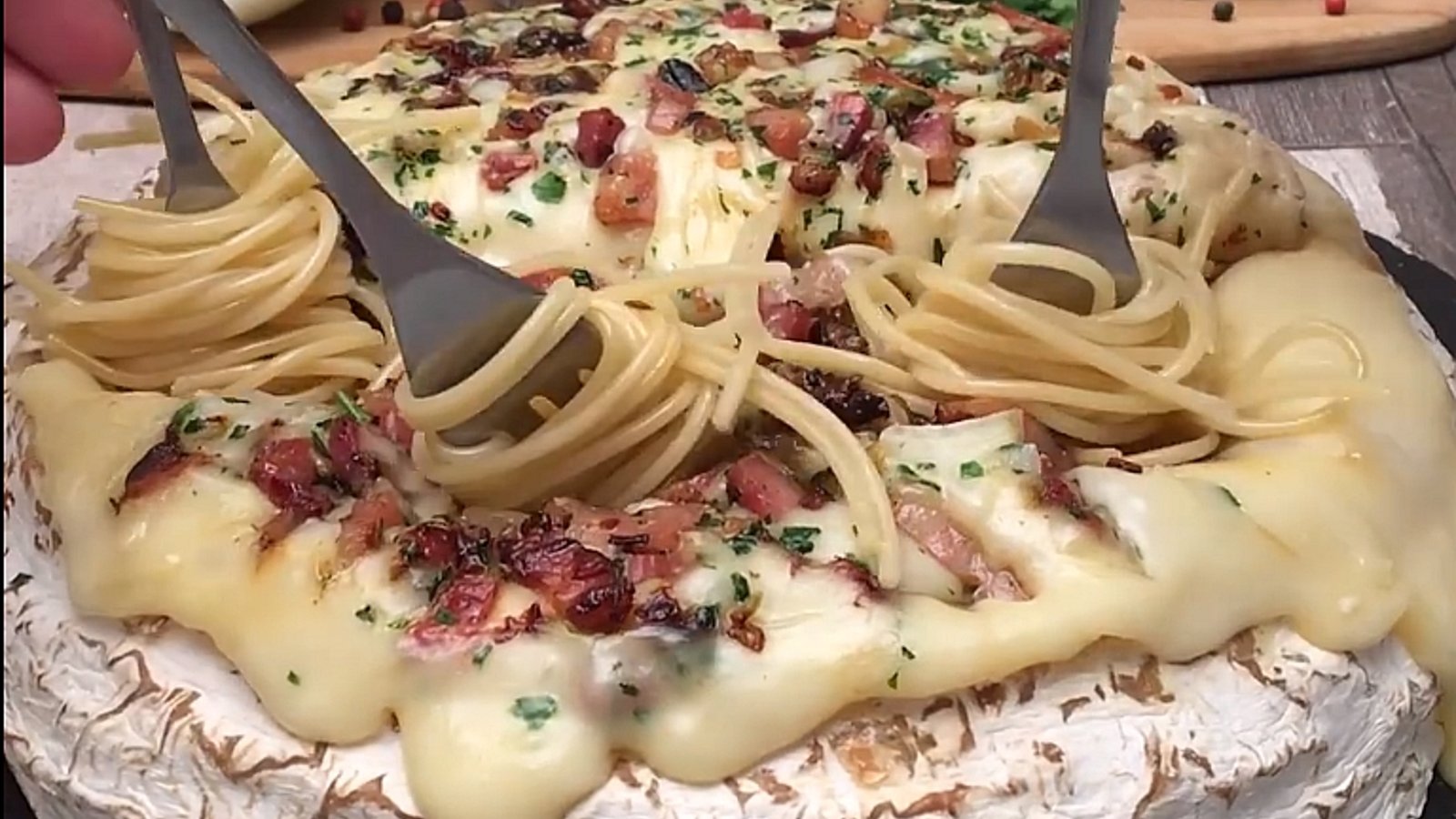 Recette décadente de “brighetti”, le spaghetti pour amateur de brie fondant